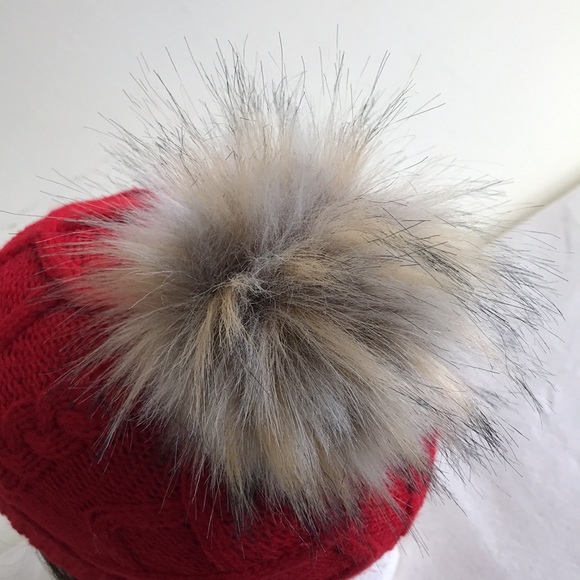 J. Crew knit hat Red acrylic yarn Tan grey faux fur Pom Pom cable knit pattern - Picture 5 of 8